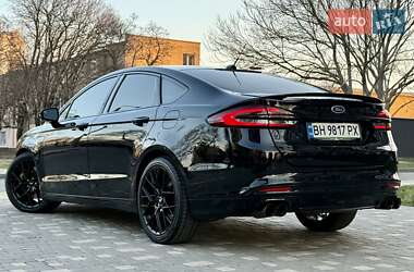 Седан Ford Fusion 2017 в 