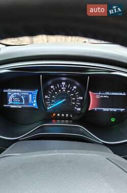 Седан Ford Fusion 2016 в 