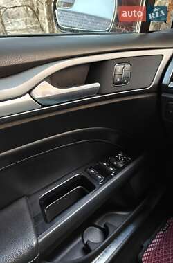 Седан Ford Fusion 2016 в 