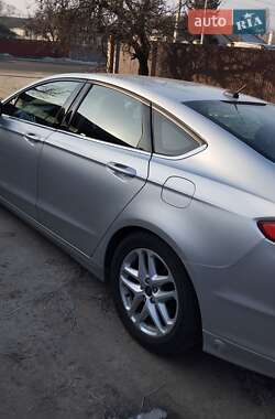 Седан Ford Fusion 2016 в 