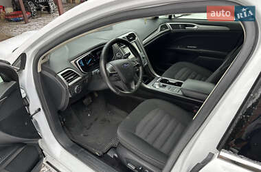 Седан Ford Fusion 2018 в 
