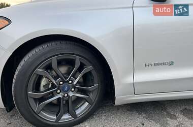 Седан Ford Fusion 2017 в 