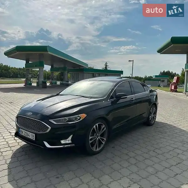 Седан Ford Fusion 2019 в 