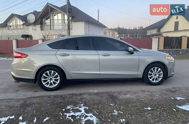 Седан Ford Fusion 2015 в 