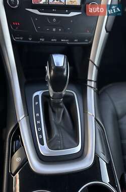 Седан Ford Fusion 2013 в 