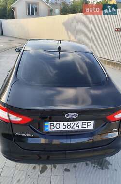 Седан Ford Fusion 2016 в 