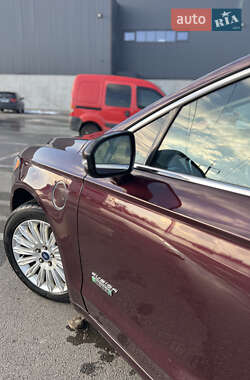 Седан Ford Fusion 2013 в 