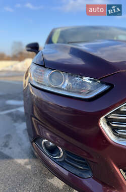 Седан Ford Fusion 2013 в 