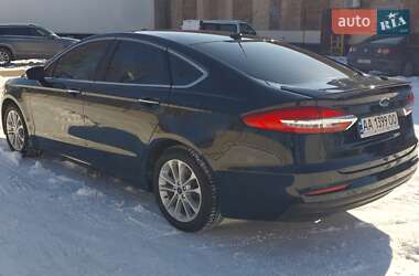 Седан Ford Fusion 2020 в 