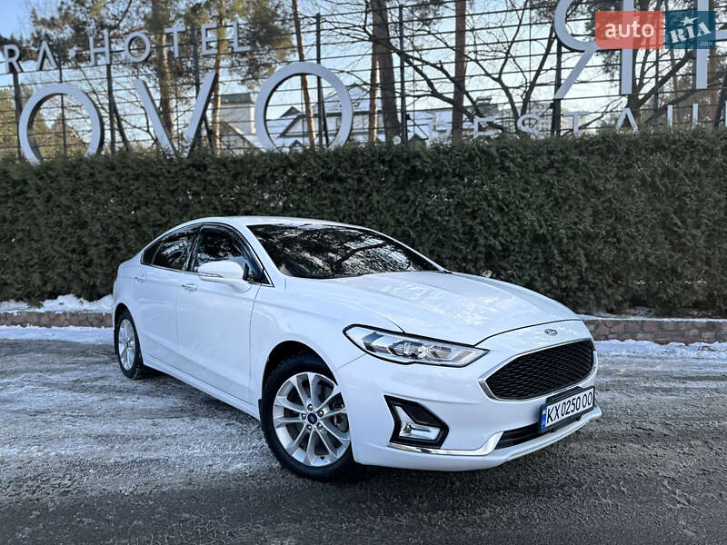 Седан Ford Fusion 2019 в 
