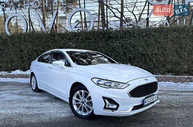 Седан Ford Fusion 2019 в 