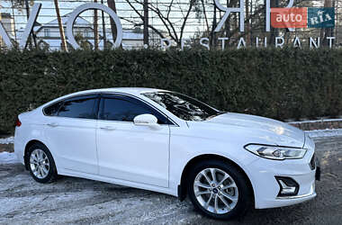 Седан Ford Fusion 2019 в 
