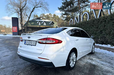 Седан Ford Fusion 2019 в 