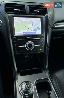 Седан Ford Fusion 2019 в 