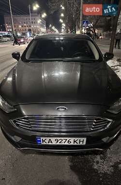 Седан Ford Fusion 2016 в 