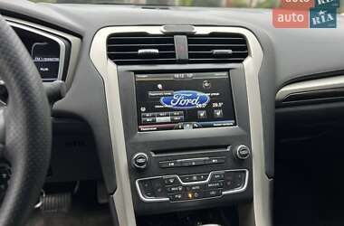 Седан Ford Fusion 2016 в 