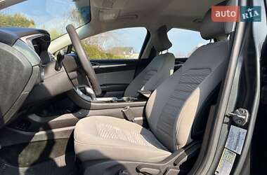 Седан Ford Fusion 2015 в 