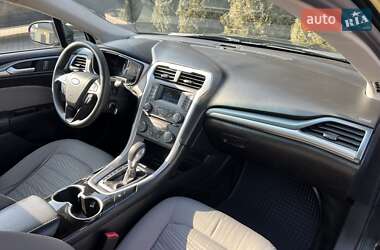 Седан Ford Fusion 2015 в 