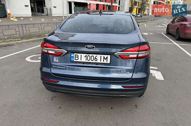 Седан Ford Fusion 2019 в 