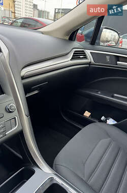 Седан Ford Fusion 2019 в 