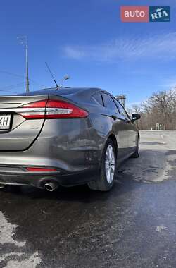 Седан Ford Fusion 2016 в 