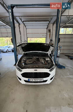 Седан Ford Fusion 2015 в 