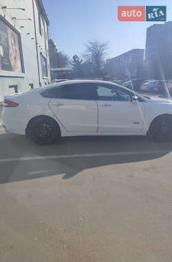 Седан Ford Fusion 2017 в 