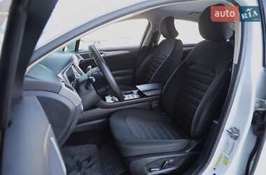 Седан Ford Fusion 2018 в 