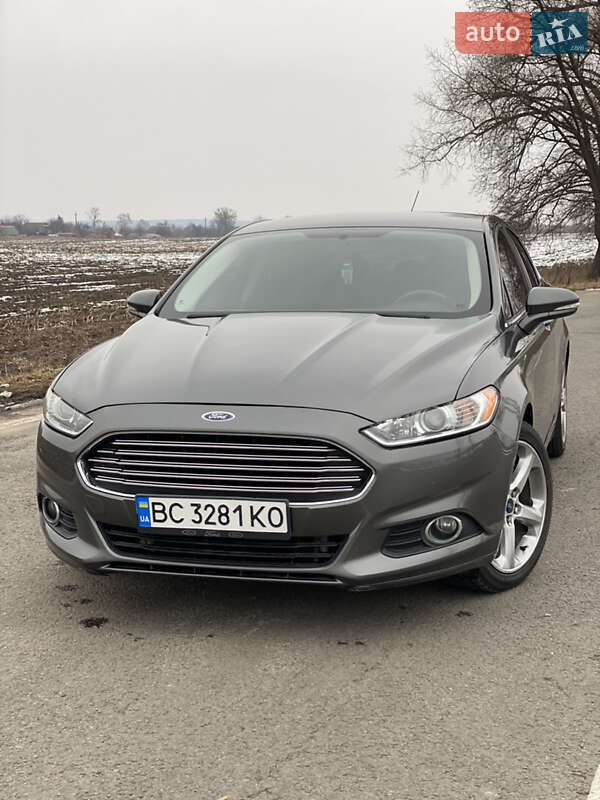 Седан Ford Fusion 2015 в Ромнах