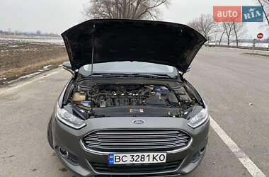 Седан Ford Fusion 2015 в Ромнах