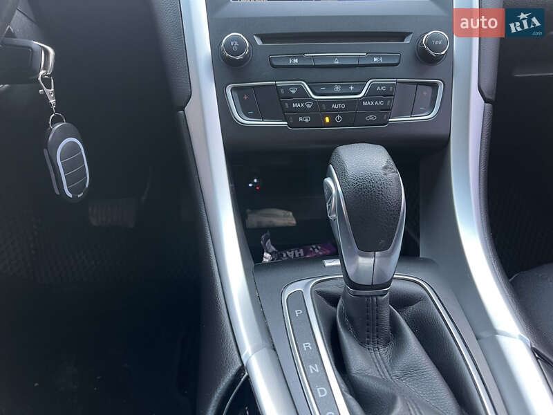 Седан Ford Fusion 2015 в Калуші