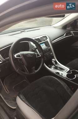 Седан Ford Fusion 2015 в 