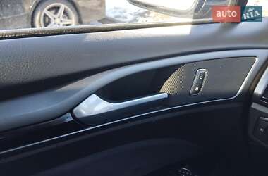 Седан Ford Fusion 2016 в 
