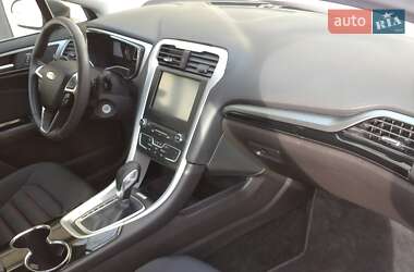 Седан Ford Fusion 2016 в 