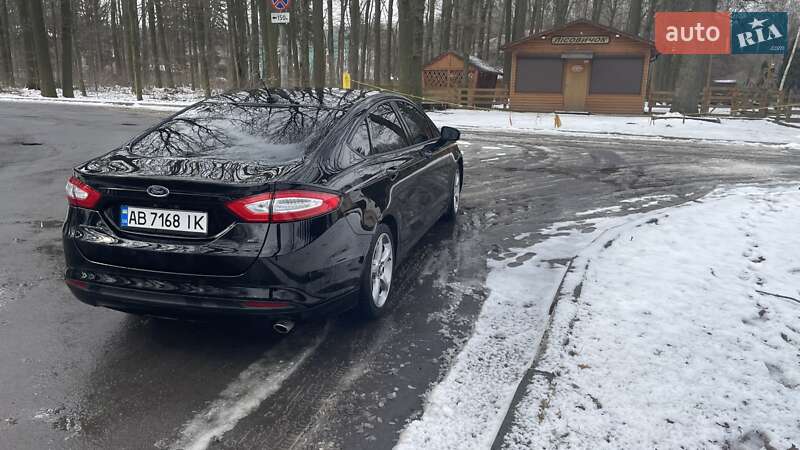 Седан Ford Fusion 2015 в Гнівані
