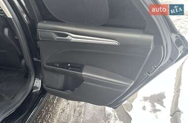 Седан Ford Fusion 2015 в 