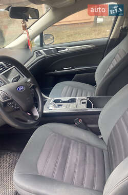 Седан Ford Fusion 2016 в 