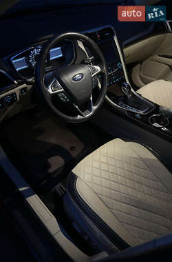 Седан Ford Fusion 2015 в 