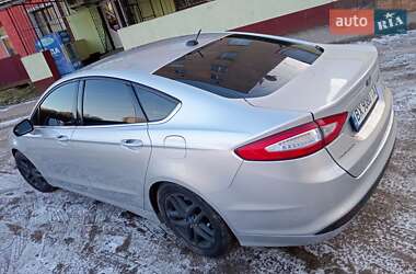 Седан Ford Fusion 2012 в 