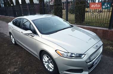 Седан Ford Fusion 2015 в Бобровиці