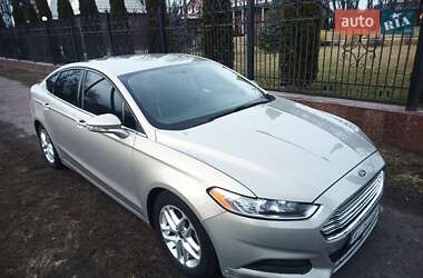 Седан Ford Fusion 2015 в 
