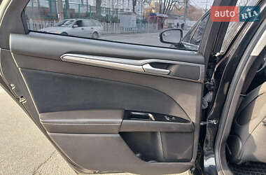 Седан Ford Fusion 2013 в 