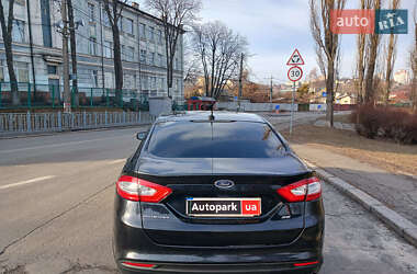 Седан Ford Fusion 2013 в 