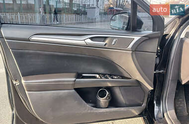 Седан Ford Fusion 2013 в 