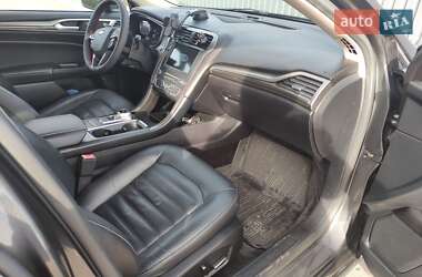 Седан Ford Fusion 2017 в 