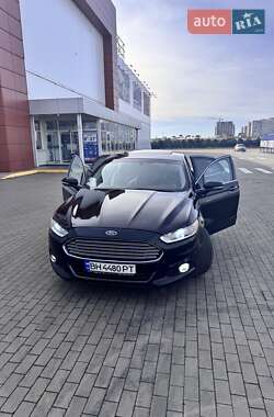 Седан Ford Fusion 2016 в 