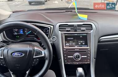 Седан Ford Fusion 2016 в 