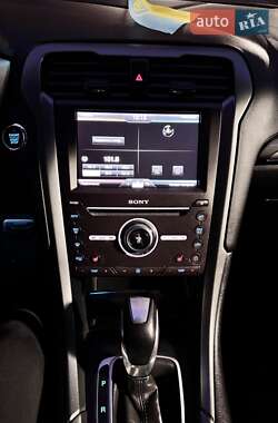 Седан Ford Fusion 2016 в 