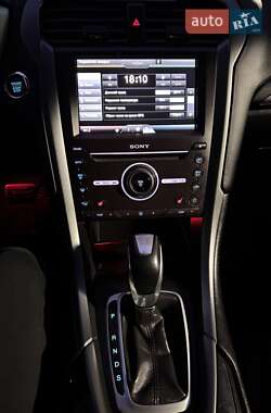 Седан Ford Fusion 2016 в 