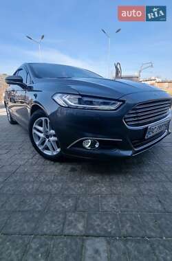 Седан Ford Fusion 2015 в 